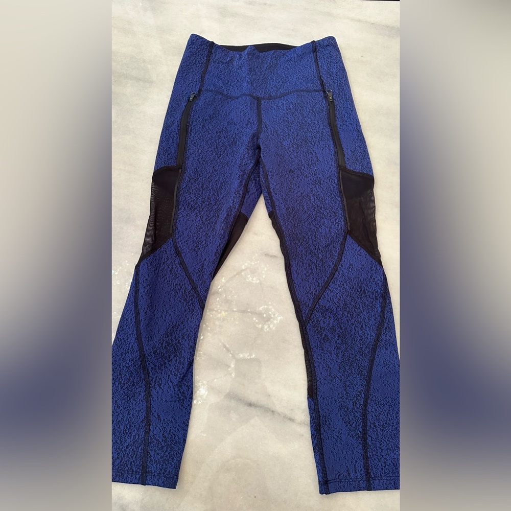 Lululemon blue and black cropped pant